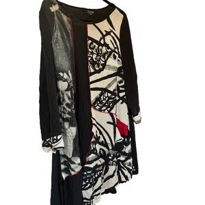 MOONLIGHT TUNIC.  BLACK,WHITE GRAY WITH TOUCH OF RED ON POCKET. XL.